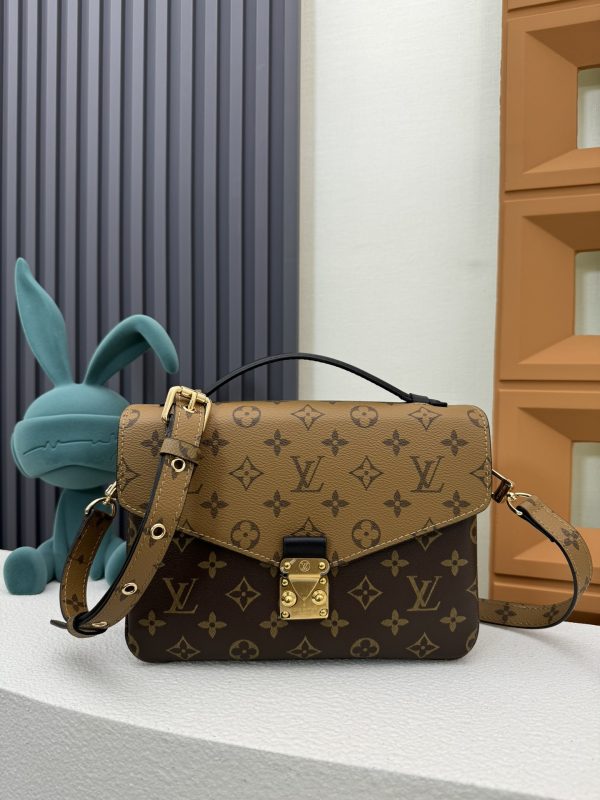 Shoulder Bag Louis Vuitton Métis LVW031 - Image 4