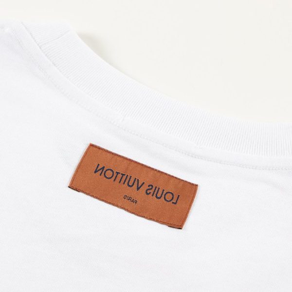 T-shirt Louis Vuitton LV White LVovers Design - Image 5