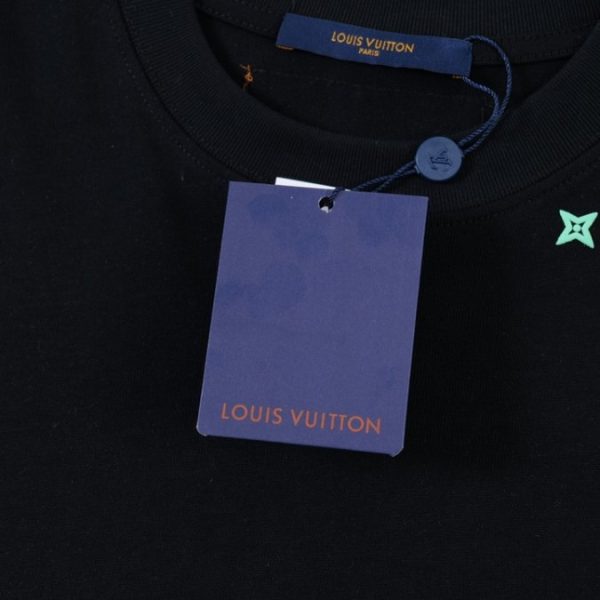 T-Shirt Louis Vuitton LV Monogram Print Black - Image 5