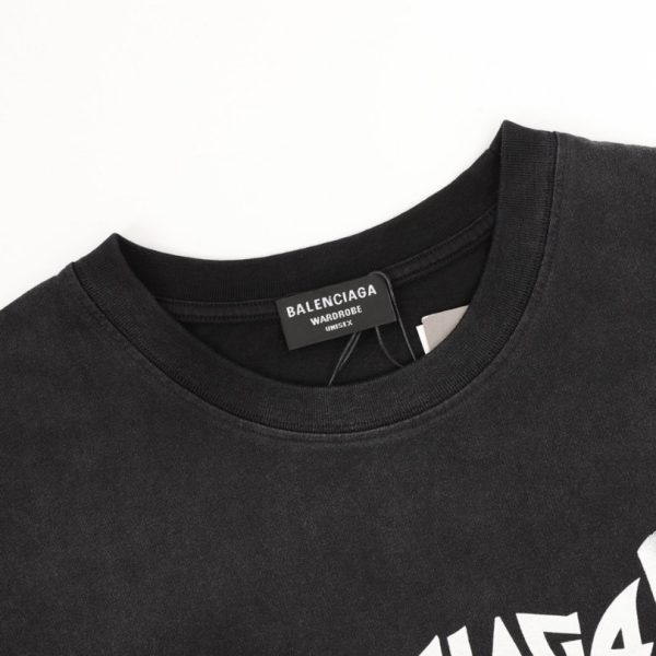 T-shirt Balenciaga Logo Graphic Black BL055 - Image 4