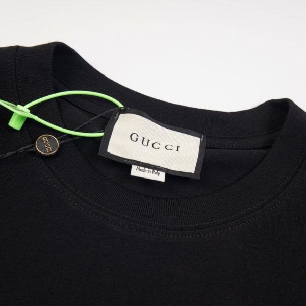 T-shirt Gucci Red Gradient Logo Black GC039 - Image 5