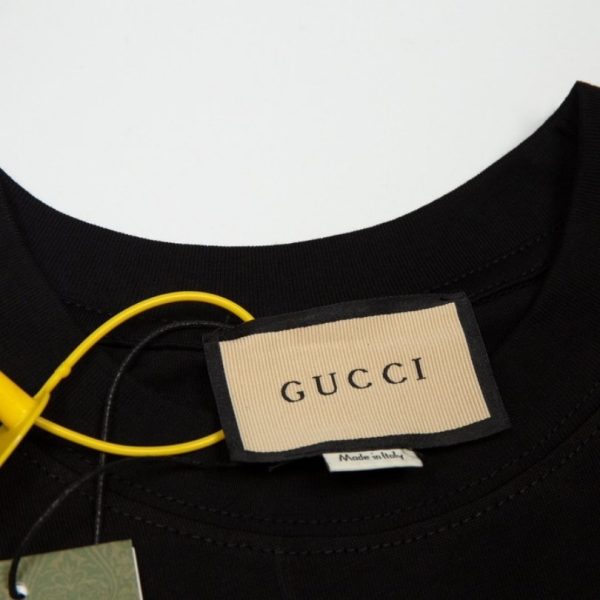 T-shirt Gucci Distressed Logo Black GC046 - Image 6