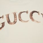 T-shirt Gucci Distressed Logo Beige GC047 - Image 4