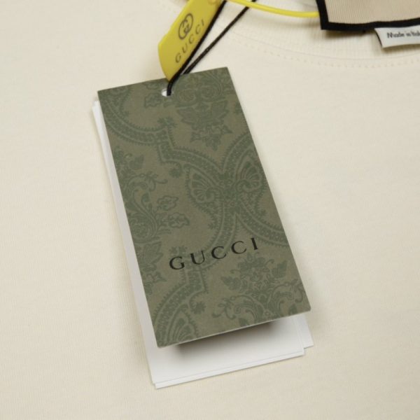 T-shirt Gucci Distressed Logo Beige GC047 - Image 6