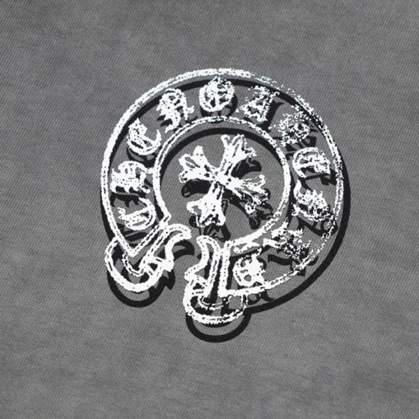 T-shirt Chrome Hearts Distressed Horseshoe Grey Logo CH033 - Image 4