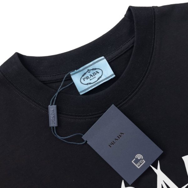 T-shirt Prada Milano Black Graphic Logo PD033 - Image 8