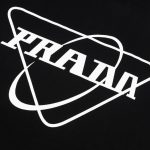 T-shirt Prada Black Triangle Graphic Logo PD040 - Image 3
