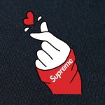 T-shirt Supreme Heart Hand Graphic Black SP033 - Image 3