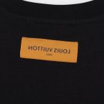 T-shirt Louis Vuitton Calligraphy Studded Black LV025 - Image 4
