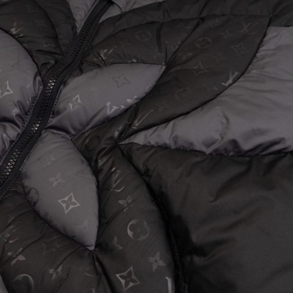 Jacket Puffer Louis Vuitton with Monogram Design LV069 - Image 5