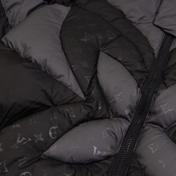 Jacket Puffer Louis Vuitton with Monogram Design LV069 - Image 6