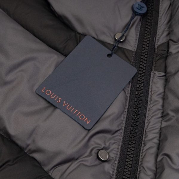 Jacket Puffer Louis Vuitton with Monogram Design LV069 - Image 9