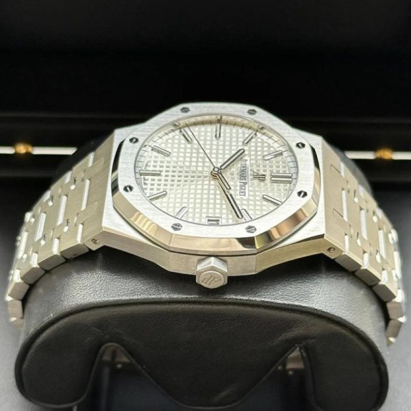 Audemars Piguet Royal Oak Offshore “White” 15400 ADP006 - Image 4