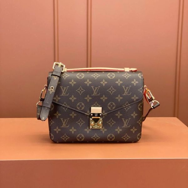 d135266_16676-1.jpg Shoulder Bag Louis Vuitton Métis LVW030 - Image 1