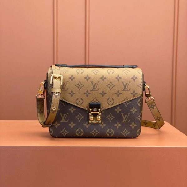 d135285_16681-1.jpg Shoulder Bag Louis Vuitton Métis LVW031 - Image 1