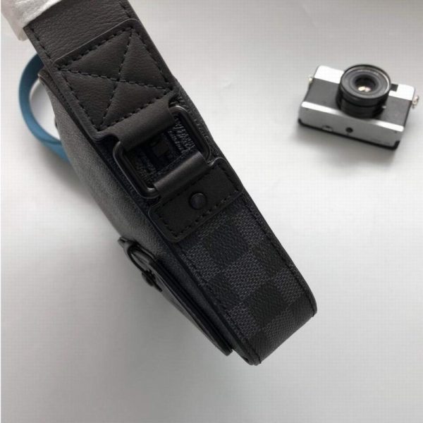 Louis Vuitton Outdoor Messenger Bag LV043 - Image 4