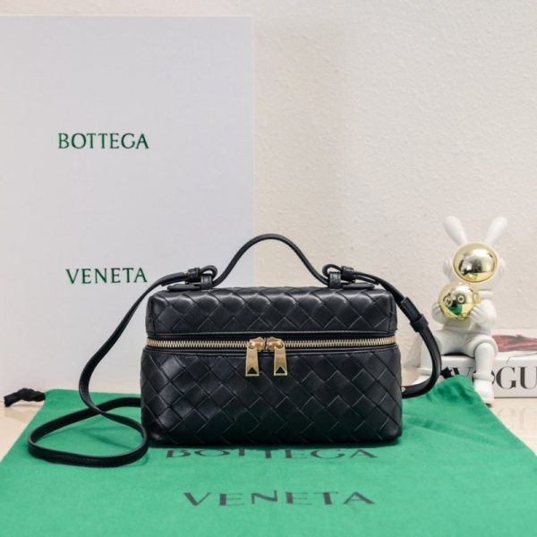 d136640_3000-1.jpg Bottega Veneta Vanity Case Intrecciato BV001 - Image 1