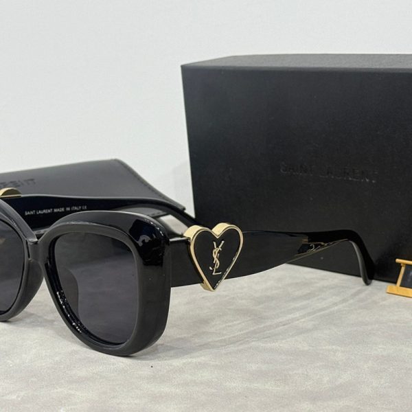 d141847_18154-1.jpg Sunglasses Yves Saint Laurent YSL015 - Image 1
