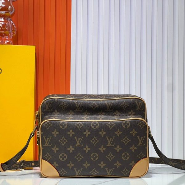 d143107_16662-1.jpg Shoulder Bag Louis Vuitton LV062 - Image 1