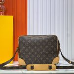 Shoulder Bag Louis Vuitton LV062 - Image 4
