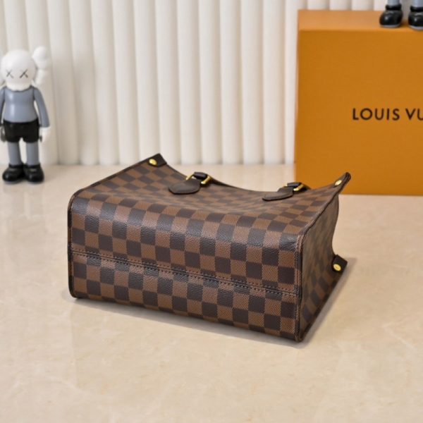 Shoulder Bag Louis Vuitton OnTheGo MM LV067 - Image 8