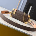 Shoulder Bag Louis Vuitton x TM LV071