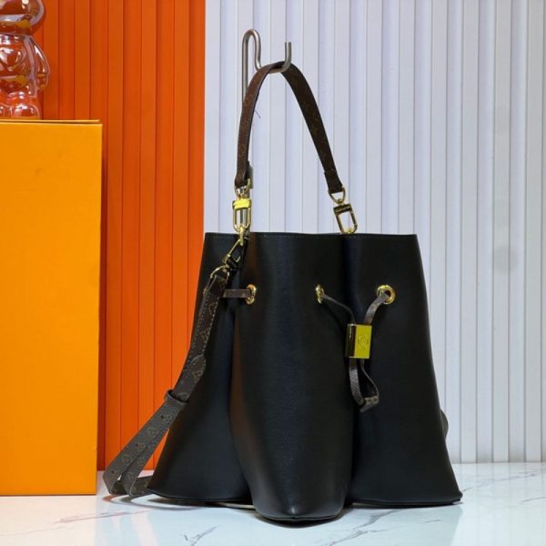 d143293_16670-1.jpg Shoulder Bag Louis Vuitton LV075 - Image 1