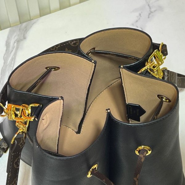 Shoulder Bag Louis Vuitton LV075 - Image 4