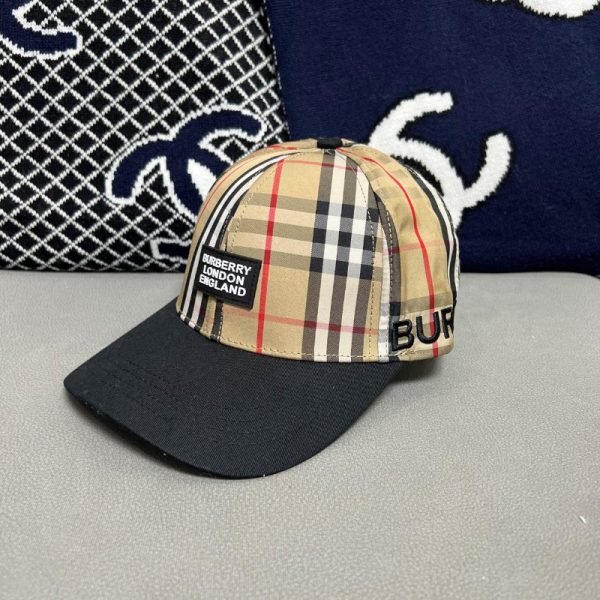d147437_3246-1.jpg Cap Burberry BY049 - Image 1