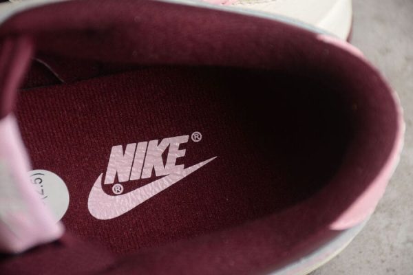 Nike Dunk Low Premium Valentine’s Day - Image 10