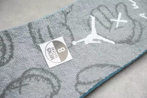 Air Jordan 4 Retro Kaws Cool Grey - Image 10
