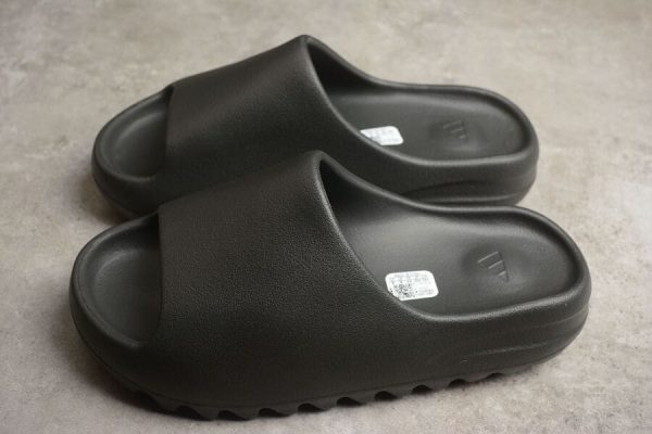Adidas Yeezy Slide Onyx - Image 2