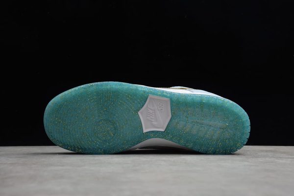 Nike SB Dunk Low x Sean Cliver - Image 10