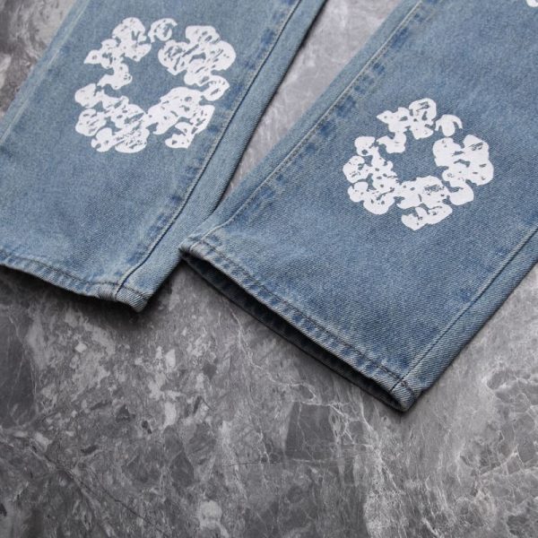 Denim Tears x Levi’s Cotton Wreath Jeans Ligh Wash - Image 4