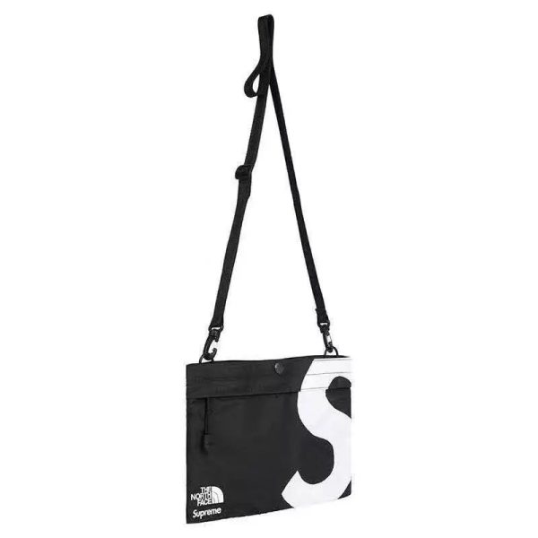 Bag Supreme x The North Face - Image 4