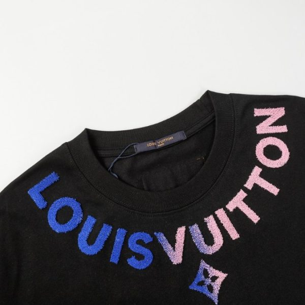 T-shirt Louis Vuitton LV Black Gradient Logo - Image 4